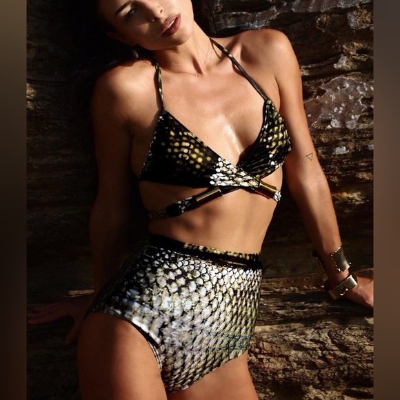 Vixen 2-way Halter Bikini & High-Waist Bottom SOLD AS SET (2 Pieces) - Picture 1 of 3